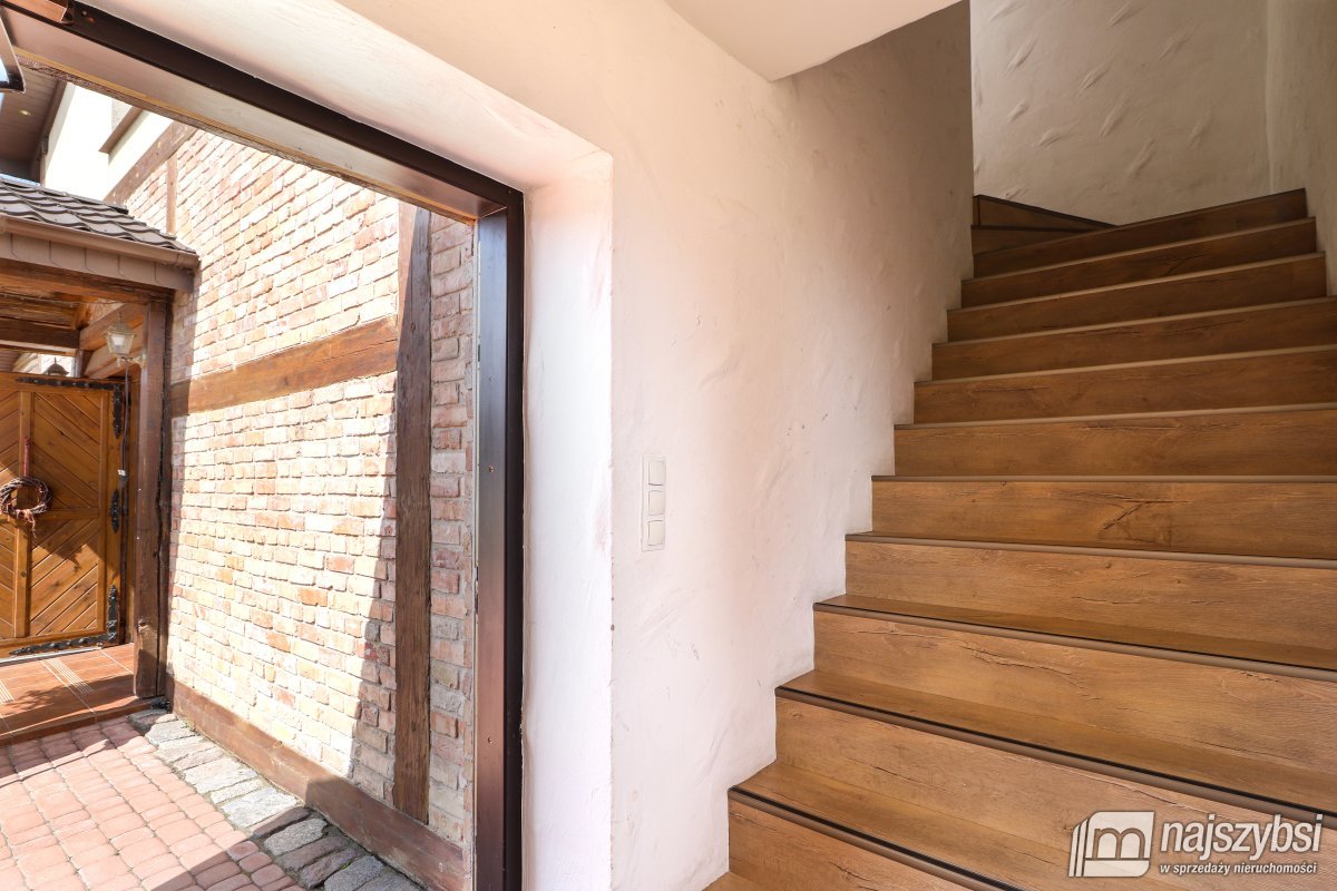 Dom z lokalem użytkowym  (17)