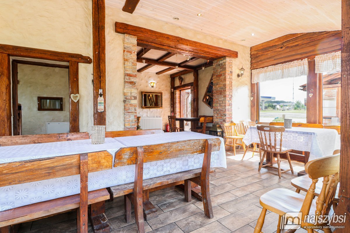 Dom z lokalem użytkowym  (21)