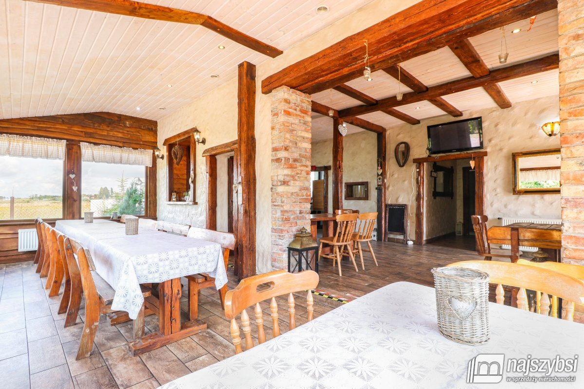 Dom z lokalem użytkowym  (22)