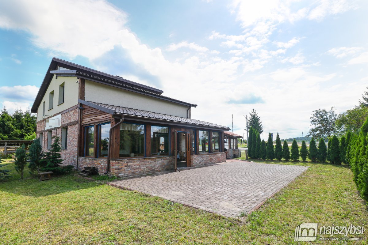 Dom z lokalem użytkowym  (24)