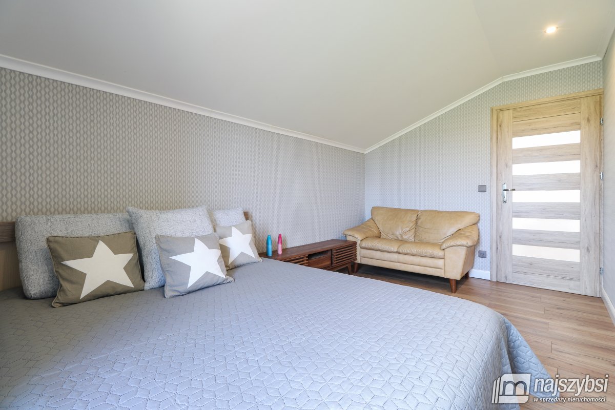 Dom z lokalem użytkowym  (3)