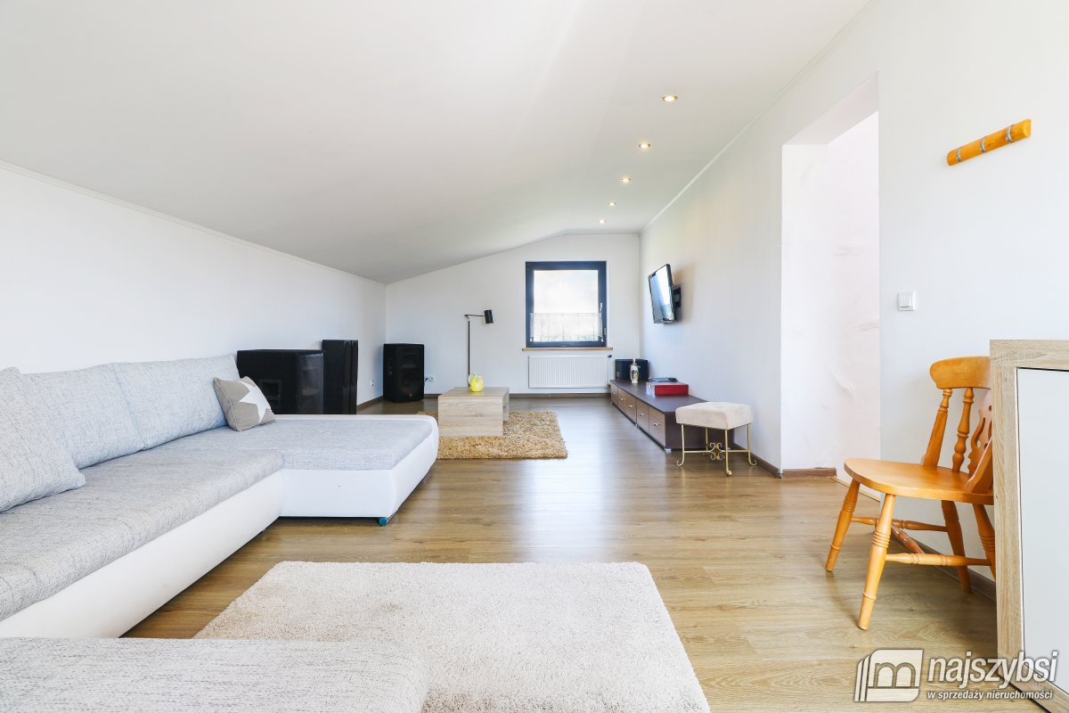 Dom z lokalem użytkowym  (9)