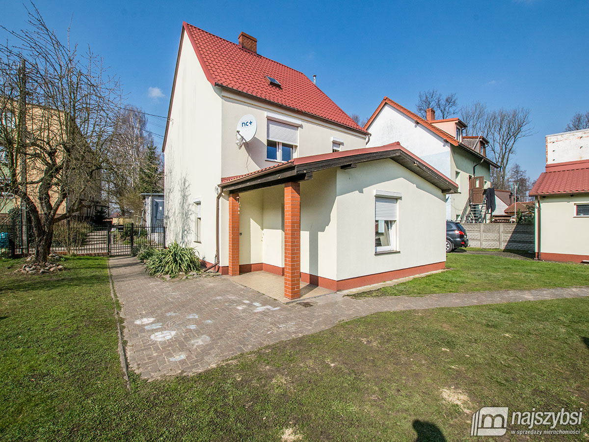 Chojna- dom wolnostojący przy parku. (1)