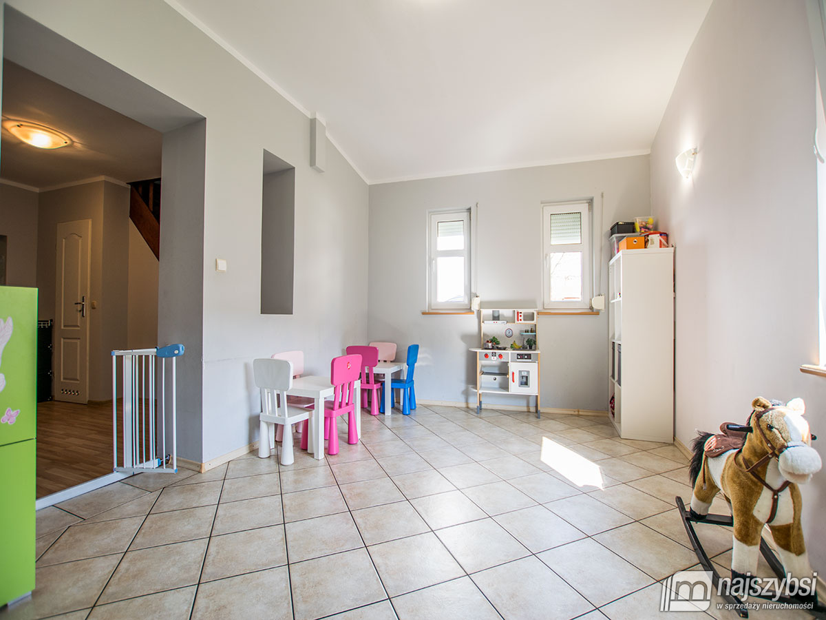 Chojna- dom wolnostojący przy parku. (10)