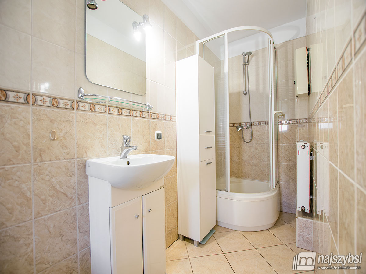 Chojna- dom wolnostojący przy parku. (11)