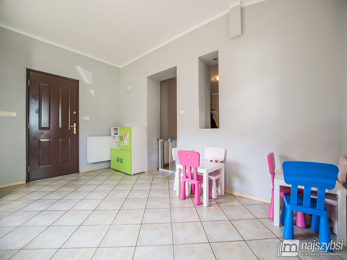 Chojna- dom wolnostojący przy parku. (14)