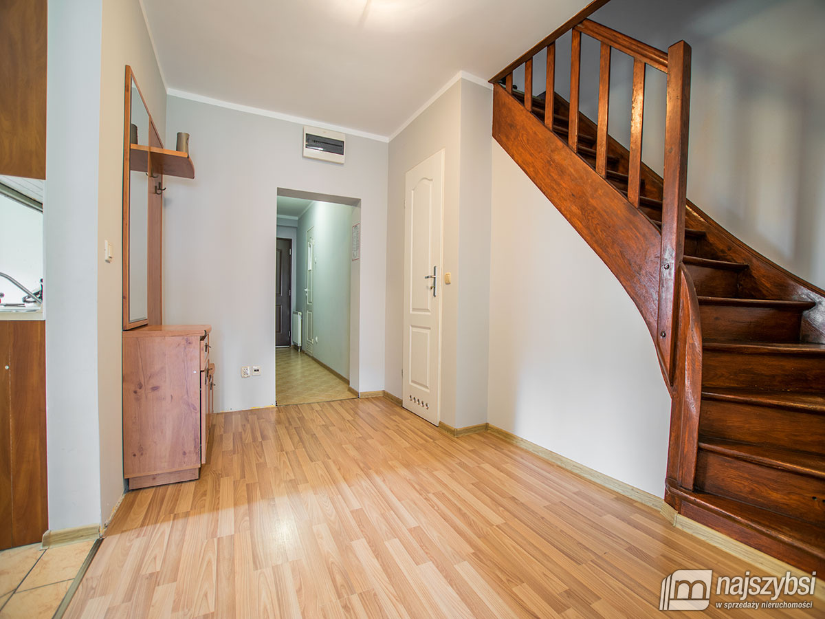 Chojna- dom wolnostojący przy parku. (16)