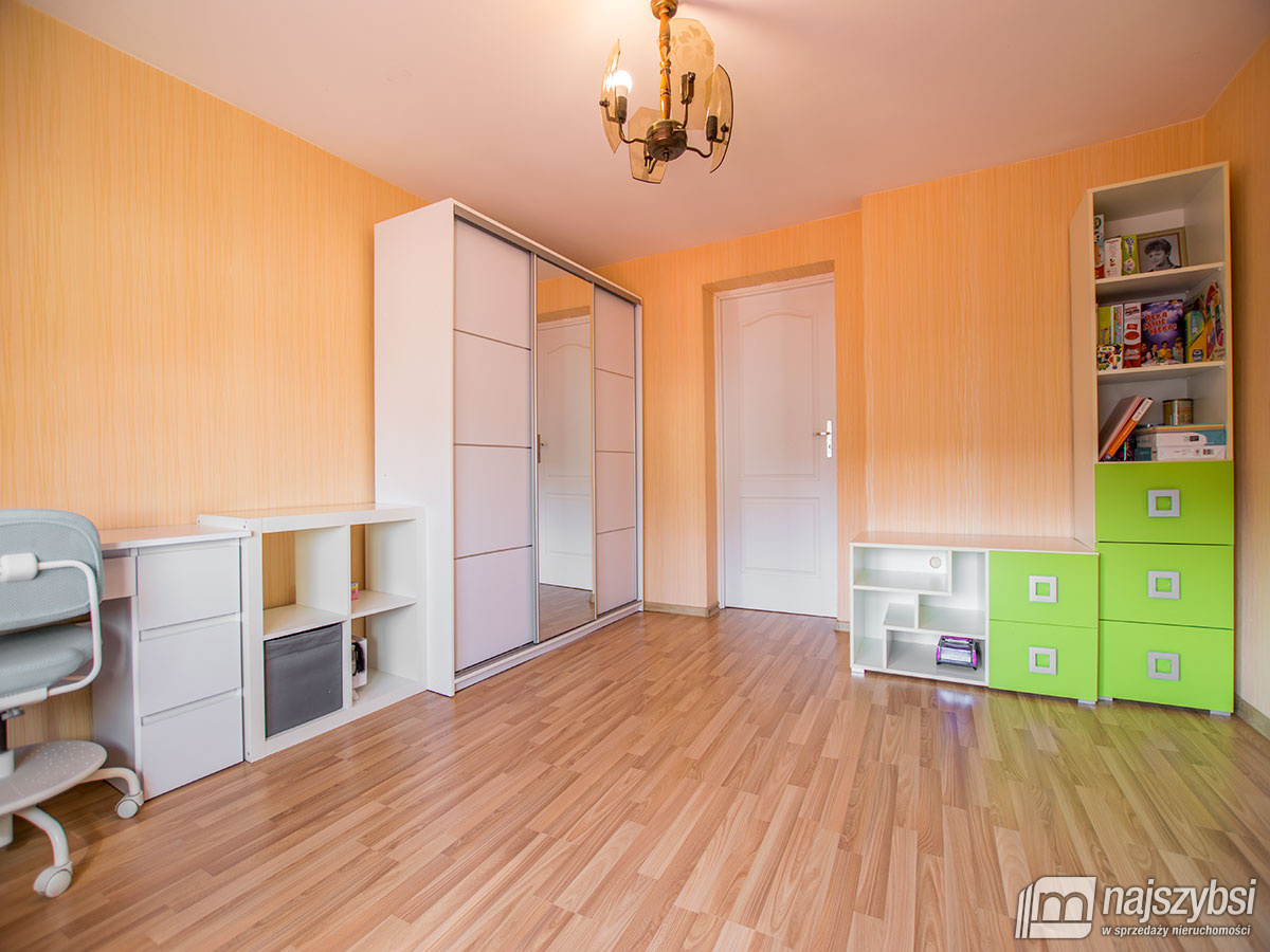 Chojna- dom wolnostojący przy parku. (20)