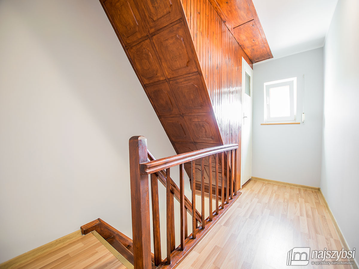 Chojna- dom wolnostojący przy parku. (21)