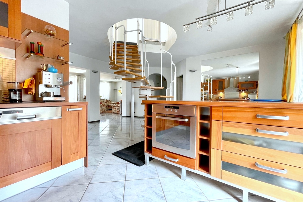 Komfortowe mieszkanie 2-poziomowe na Starówce (8)