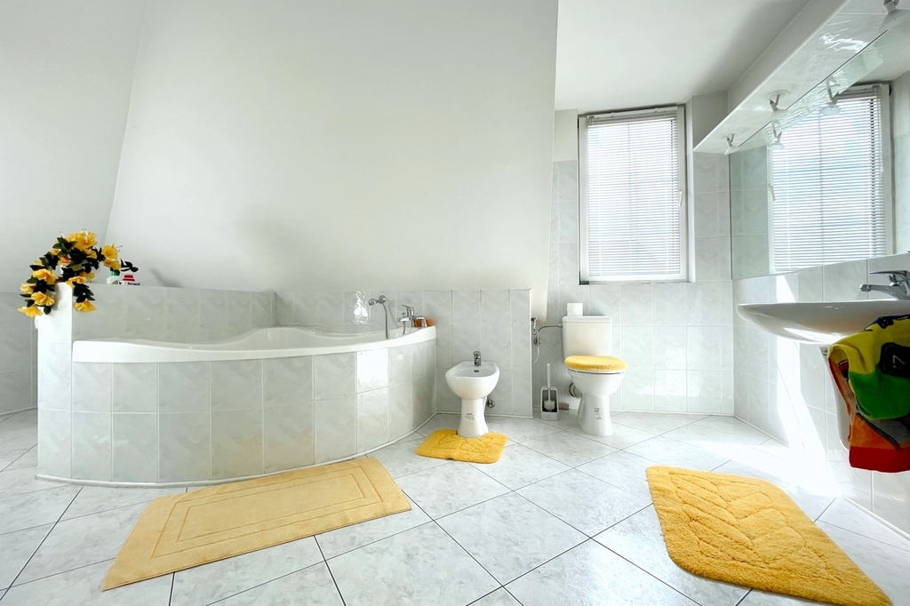 Komfortowe mieszkanie 2-poziomowe na Starówce (15)