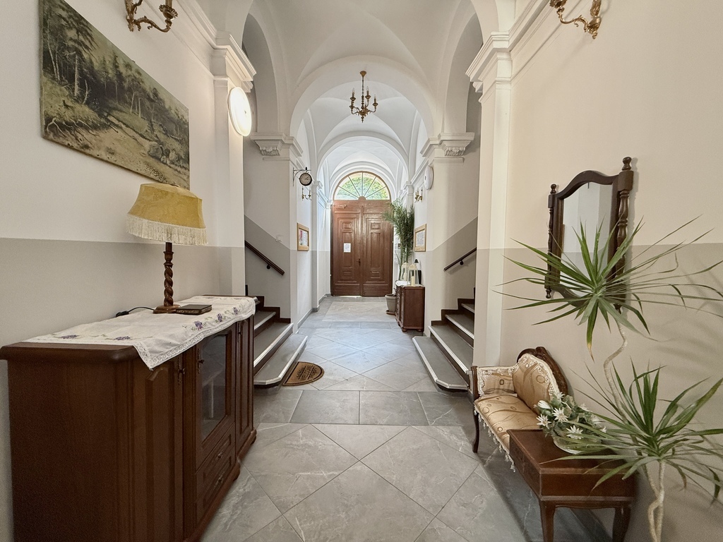 7 pokoi | 2 piętro | 143m² | ul. Narutowicza (2)