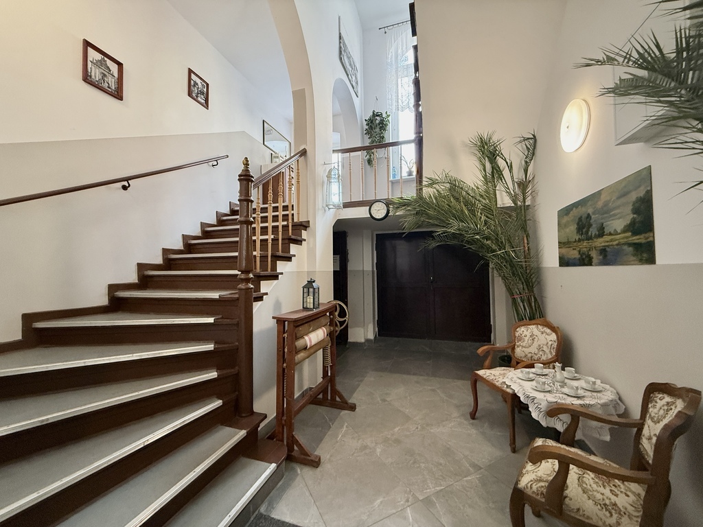 7 pokoi | 2 piętro | 143m² | ul. Narutowicza (1)