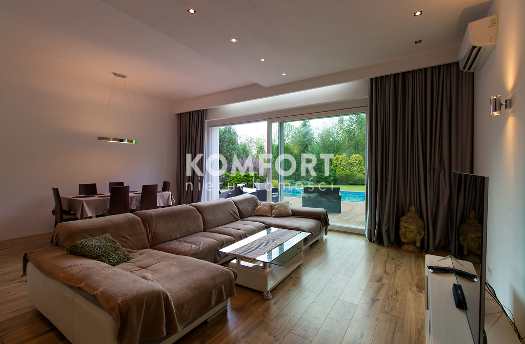 Luksusowy dom z basenem, sauną i pięknym ogrodem. (3)