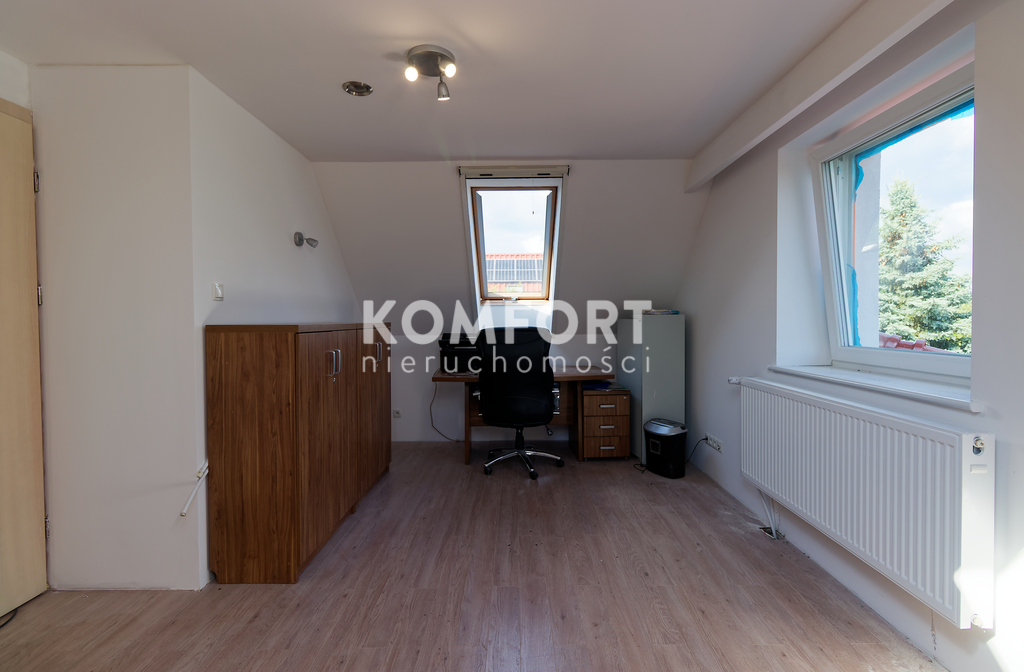 Luksusowy dom z basenem, sauną i pięknym ogrodem. (7)