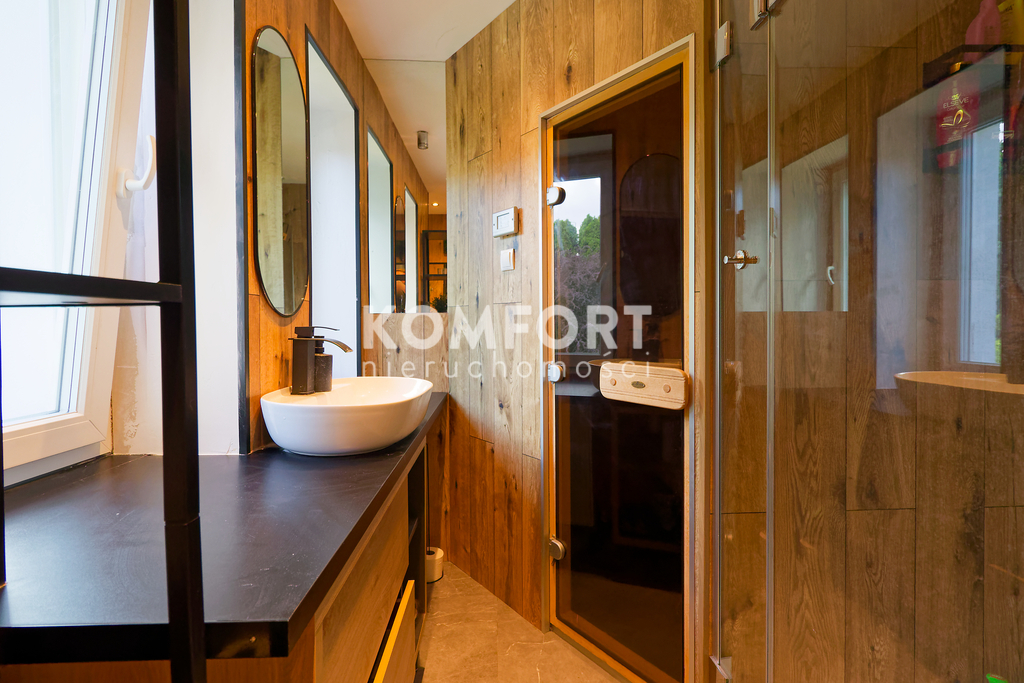 Luksusowy dom z basenem, sauną i pięknym ogrodem. (20)