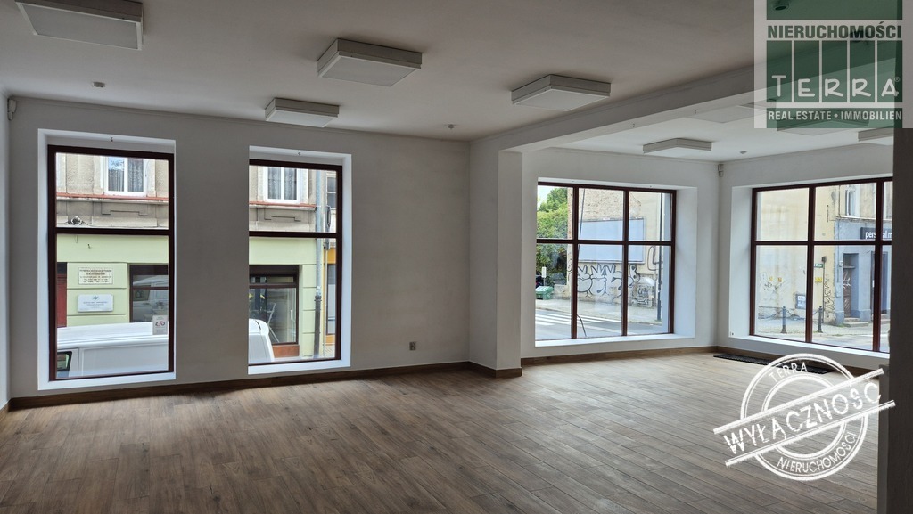 LOKAL PRZY KRZYŻÓWCE (3)