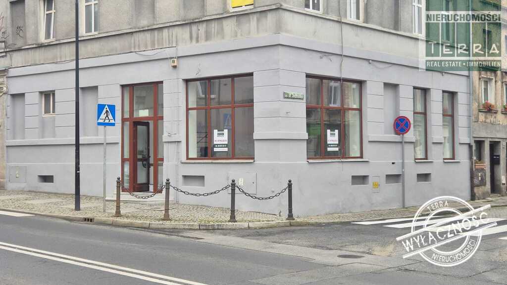 LOKAL PRZY KRZYŻÓWCE (2)