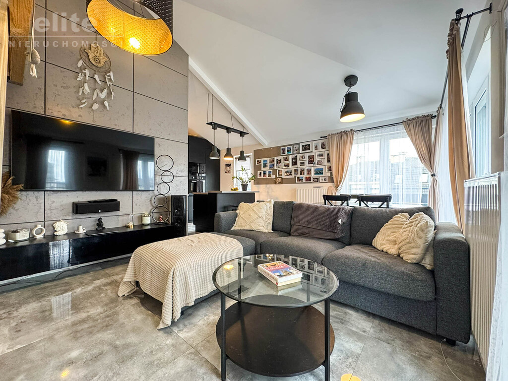 Warszewo 2 pokoje + antresola balkon piwnica (3)