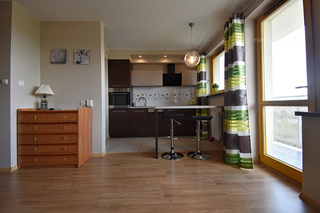 Kawalerka z balkonem i komórką (2)