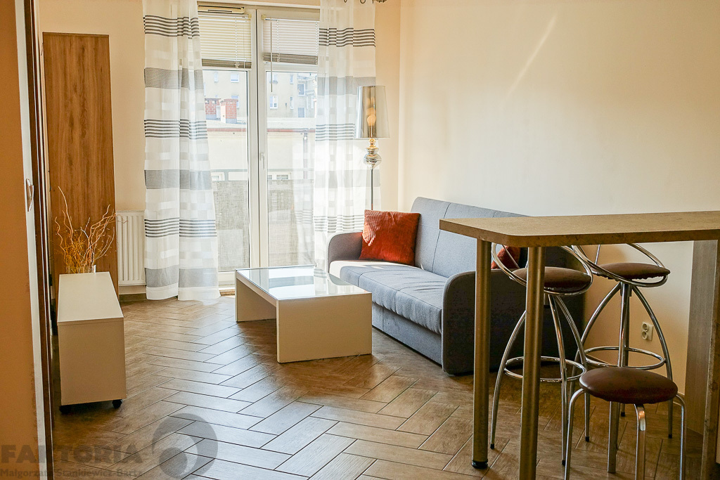 Śródmieście 2 pokoje 38,9m2, umebl. 2500+534+garaż (1)