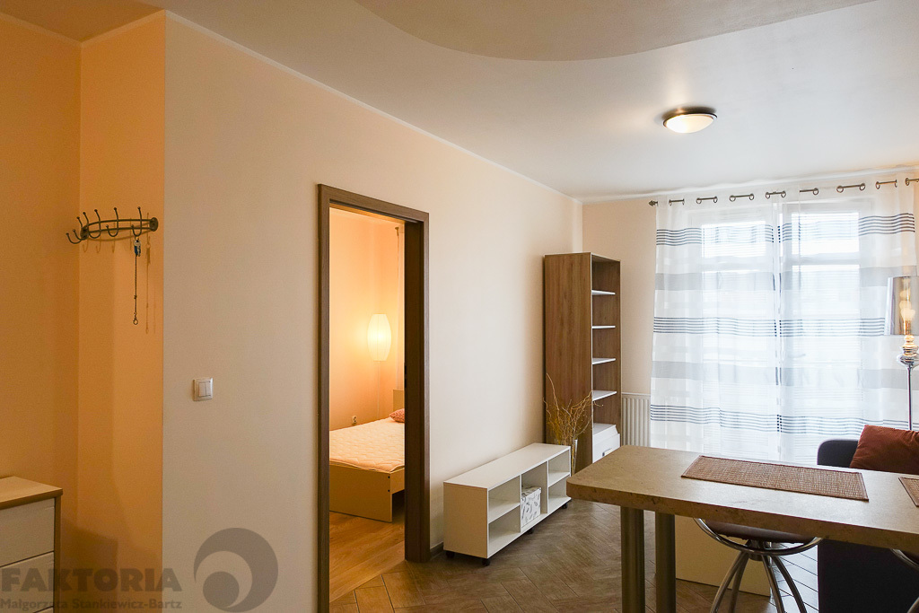 Śródmieście 2 pokoje 38,9m2, umebl. 2500+534+garaż (4)