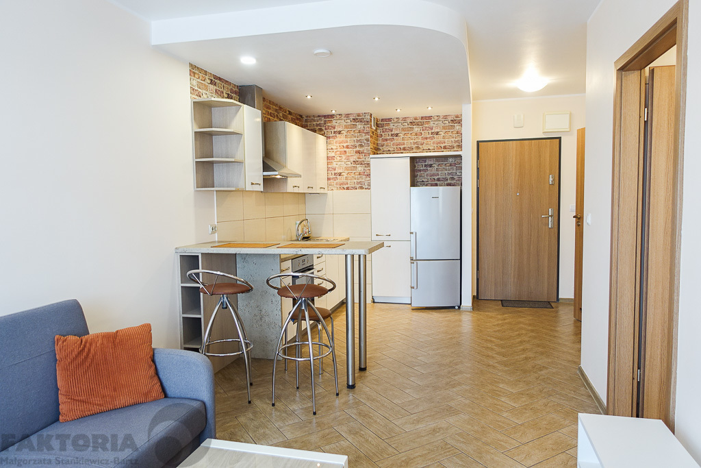 Śródmieście 2 pokoje 38,9m2, umebl. 2500+534+garaż (15)