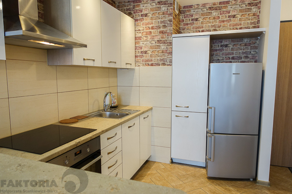 Śródmieście 2 pokoje 38,9m2, umebl. 2500+534+garaż (17)