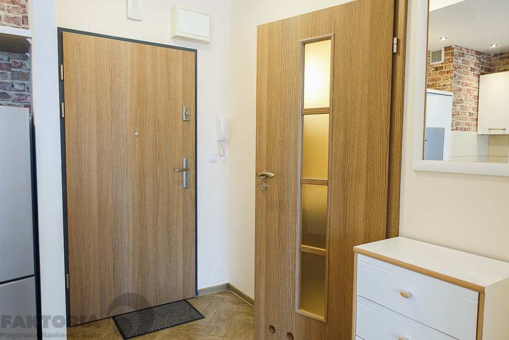 Śródmieście 2 pokoje 38,9m2, umebl. 2500+534+garaż (18)