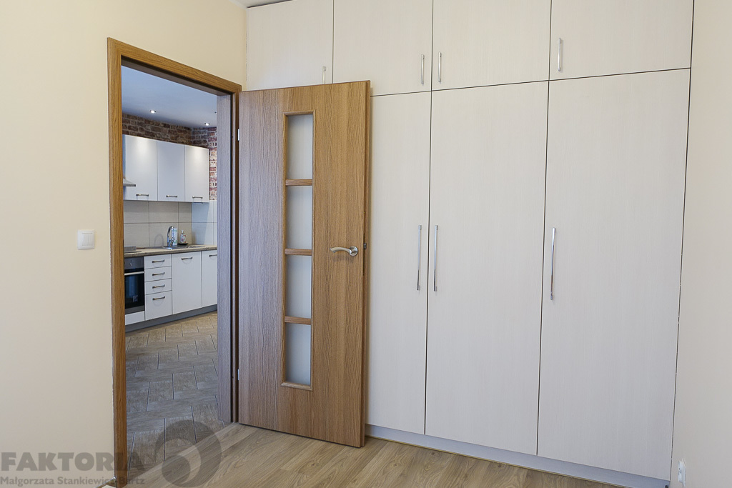 Śródmieście 2 pokoje 38,9m2, umebl. 2500+534+garaż (30)