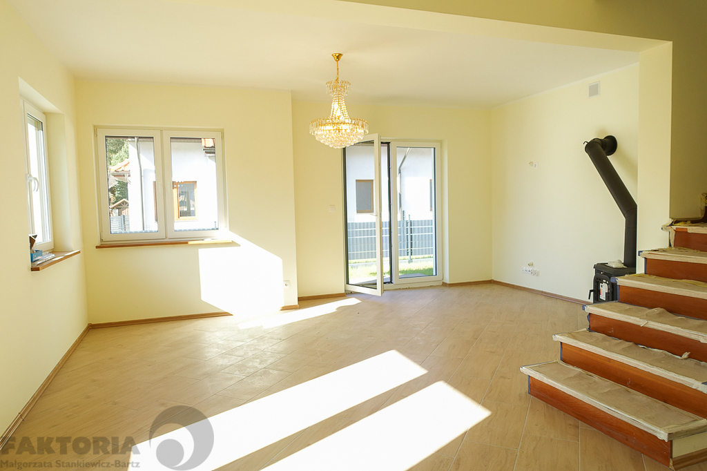 Dobra, nowy dom, 5 pokoi, wys. standard (2)