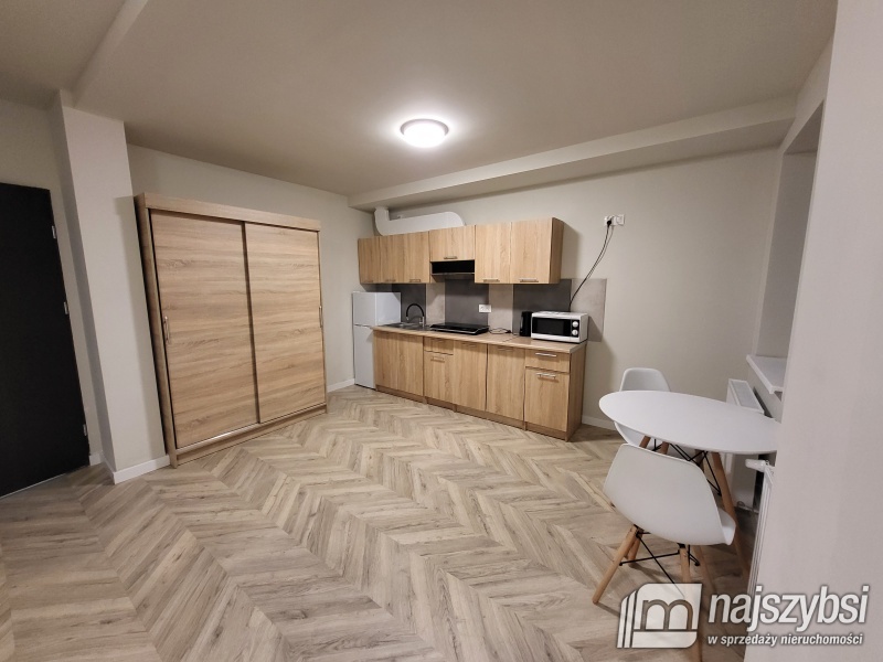 Kawalerka na wynajem (czynsz w cenie najmu)  (1)