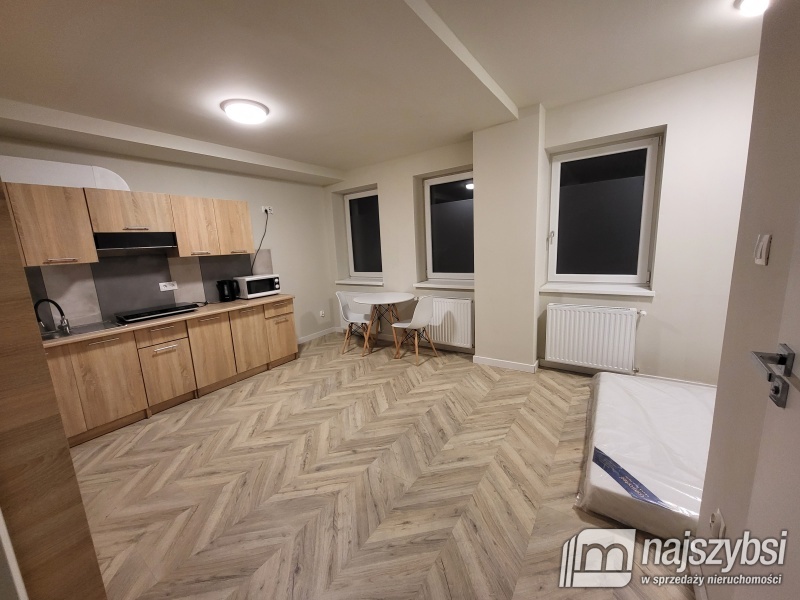 Kawalerka na wynajem (czynsz w cenie najmu)  (2)