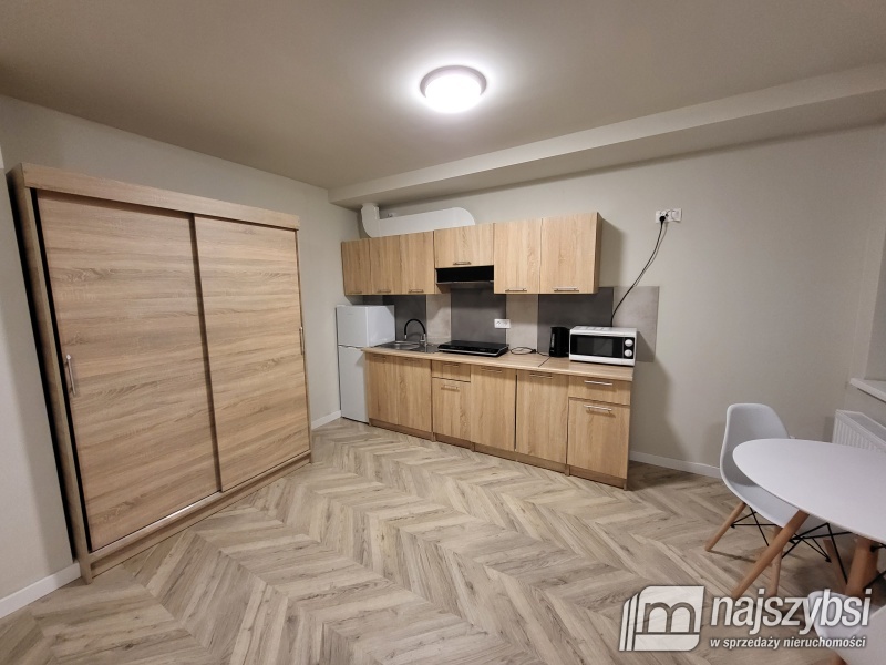 Kawalerka na wynajem (czynsz w cenie najmu)  (3)