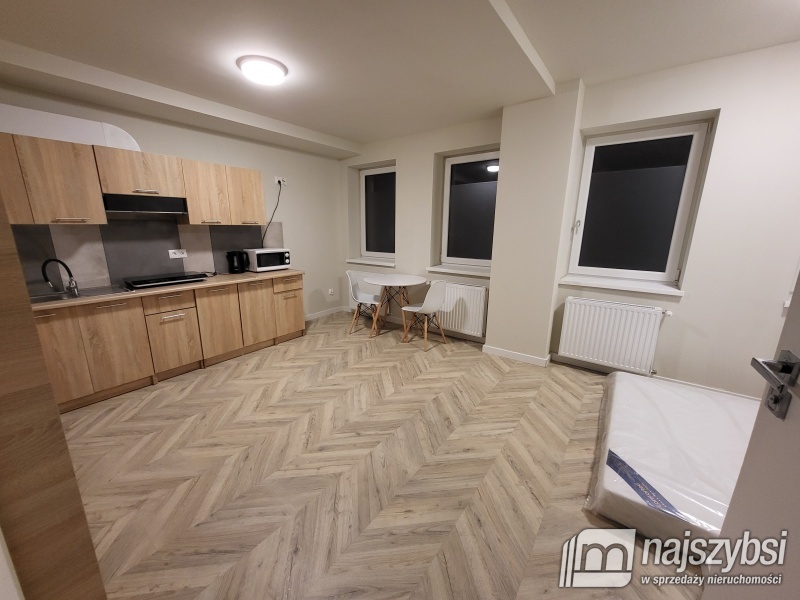 Kawalerka na wynajem (czynsz w cenie najmu)  (4)