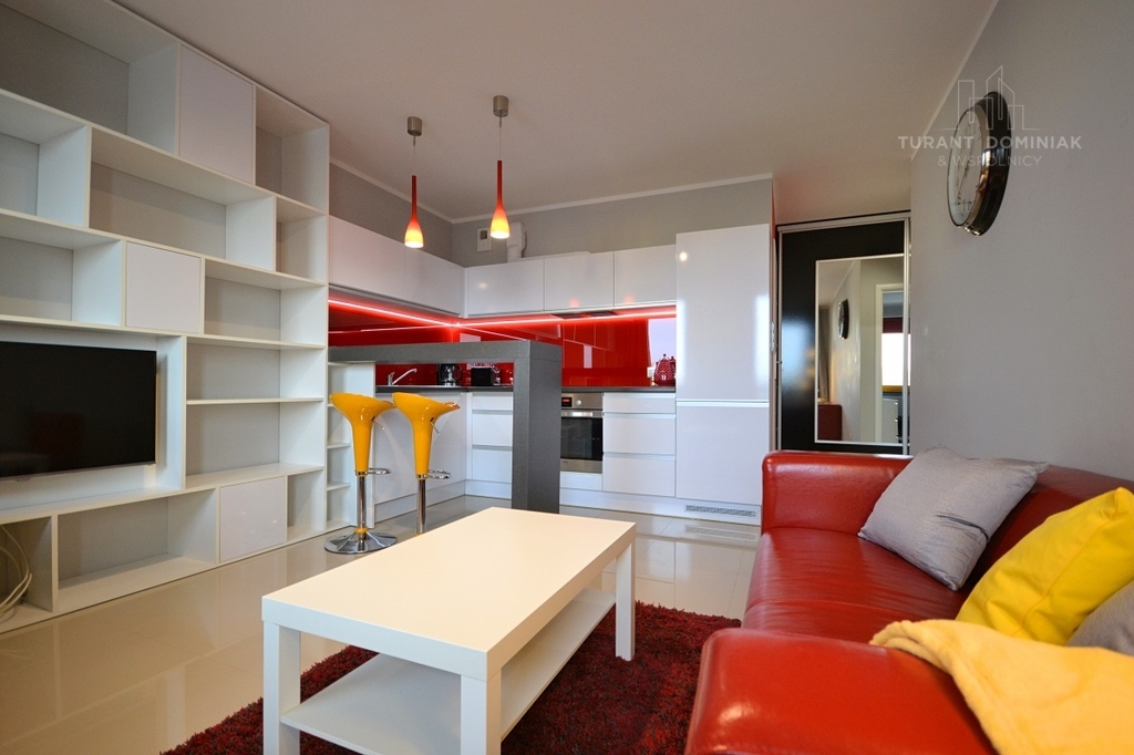 Słoneczne dwupokojowe mieszkanie z balkonem (1)