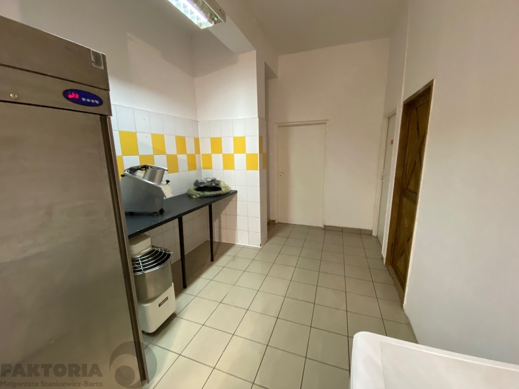 Niebuszewo. Lokal handlowo-usługowy 69 m2, witryny (4)