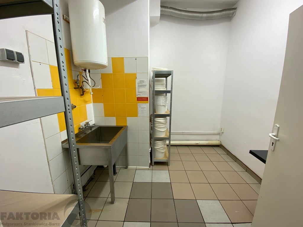 Niebuszewo. Lokal handlowo-usługowy 69 m2, witryny (7)