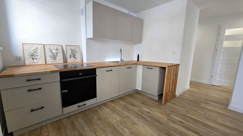 CENTRUM-3 pok. mieszkanie po GENERALNYM remoncie! (2)