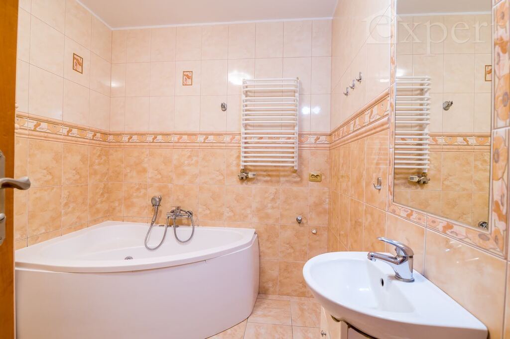 3 pokoje z garażem w centrum, obok pięknego parku (8)