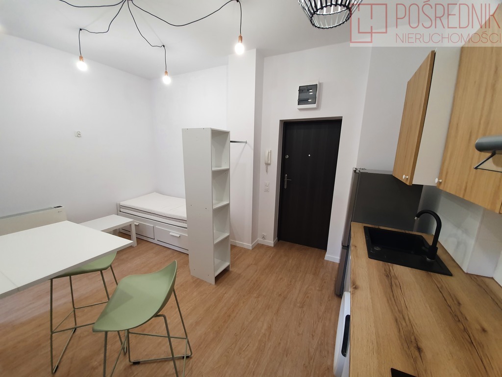 Kawalerka po remoncie na Piastów 4 (1)