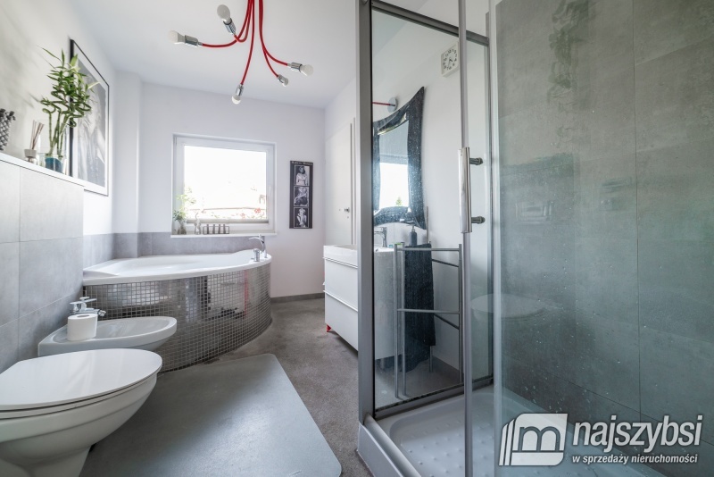 Duży dom w centrum miasta z częścią na wynajem. (11)