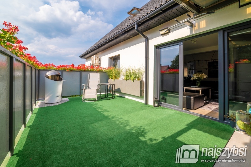 Duży dom w centrum miasta z częścią na wynajem. (15)