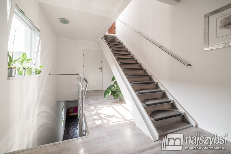 Duży dom w centrum miasta z częścią na wynajem. (17)