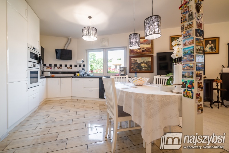 Duży dom w centrum miasta z częścią na wynajem. (20)