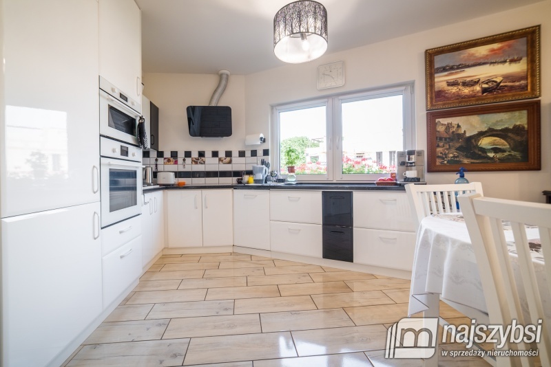 Duży dom w centrum miasta z częścią na wynajem. (21)