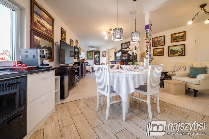 Duży dom w centrum miasta z częścią na wynajem. (23)