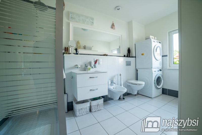 Duży dom w centrum miasta z częścią na wynajem. (28)