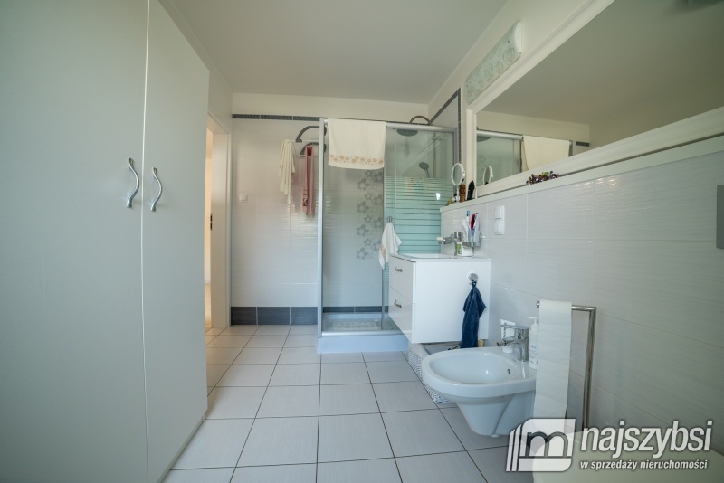 Duży dom w centrum miasta z częścią na wynajem. (29)