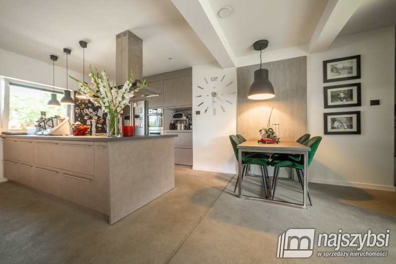 Duży dom w centrum miasta z częścią na wynajem. (3)